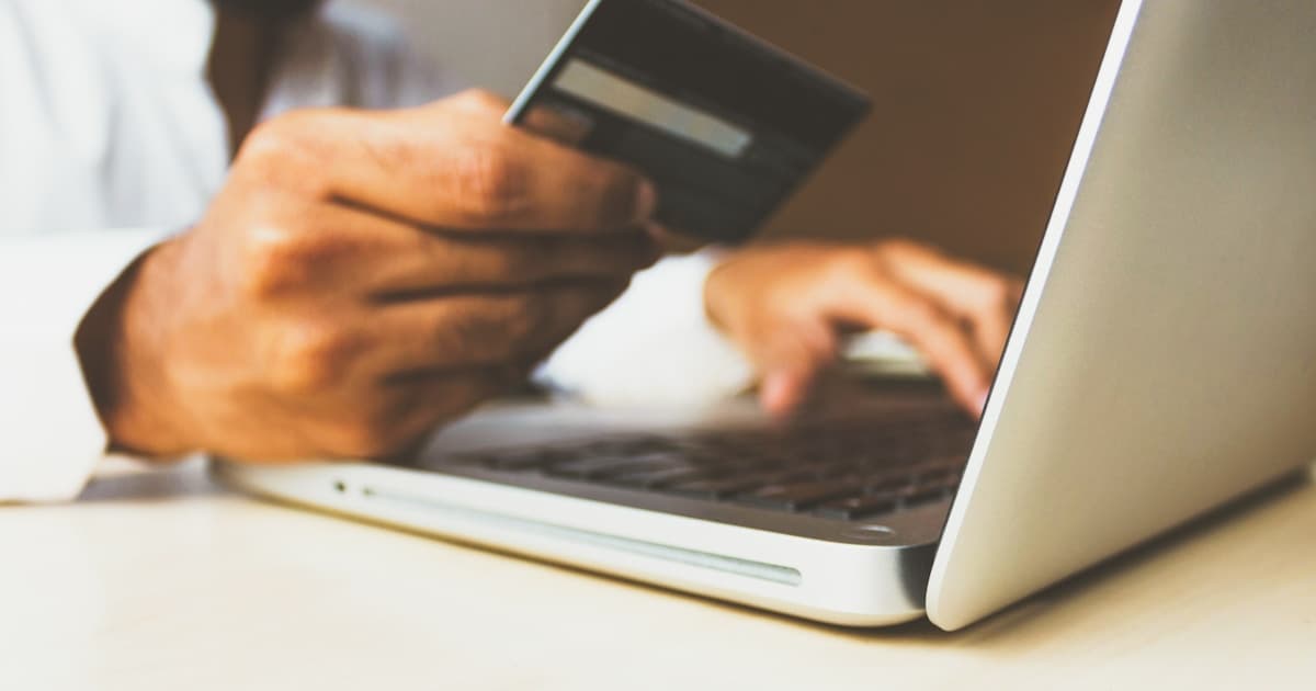 The Role of AI in Transforming Fintech Services